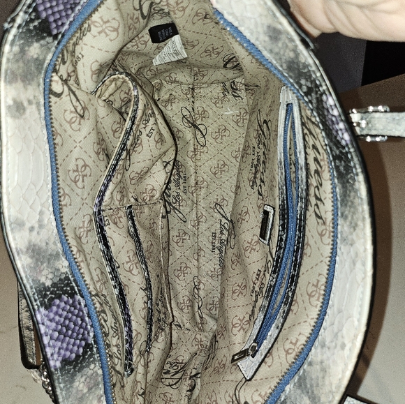 Guess Delaney tote - Picture 4 of 4